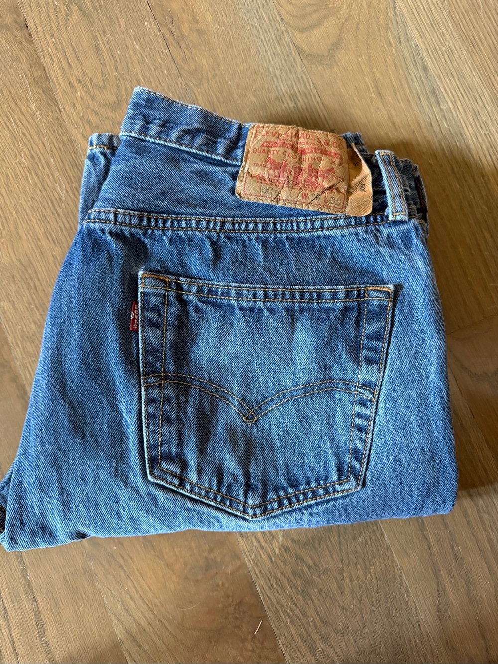 Levi's 501 button fly straight Fit Men's Jeans Sz (38x28)